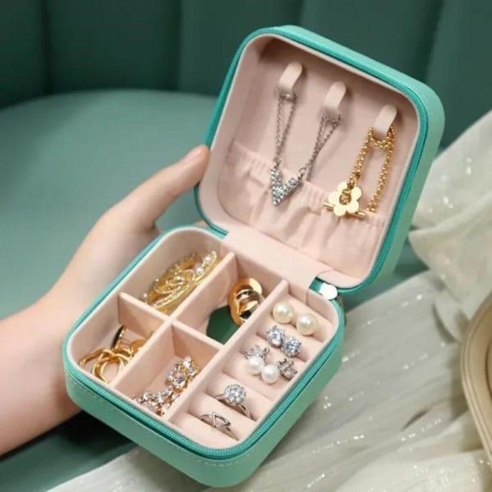 "Transparent jewelry protection box made with durable PE film, moisture-proof and anti-oxidation design – ideal for preserving gold, silver, and fashion jewelry."